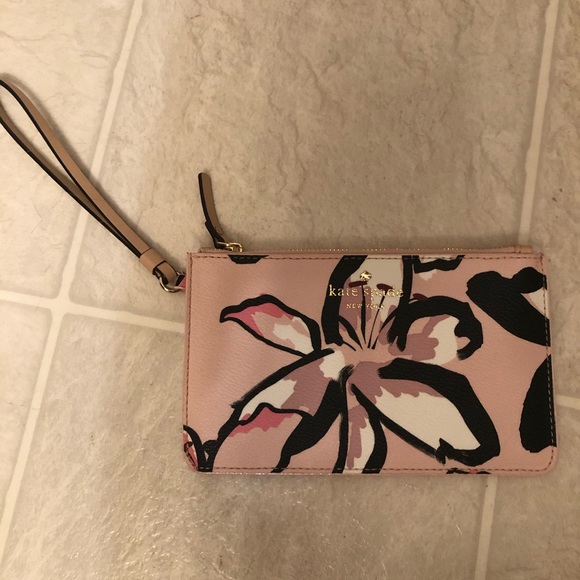 kate spade Handbags - Kate spade wristlet